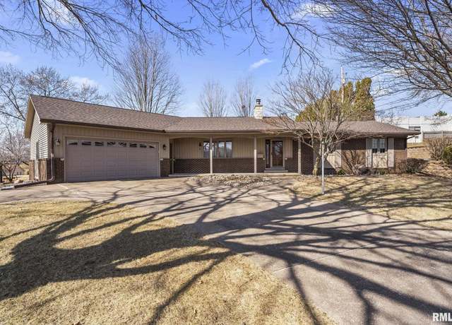 Property at 1303 SW 3rd Ave, Aledo, IL 61231, 3 beds, 2.5 baths