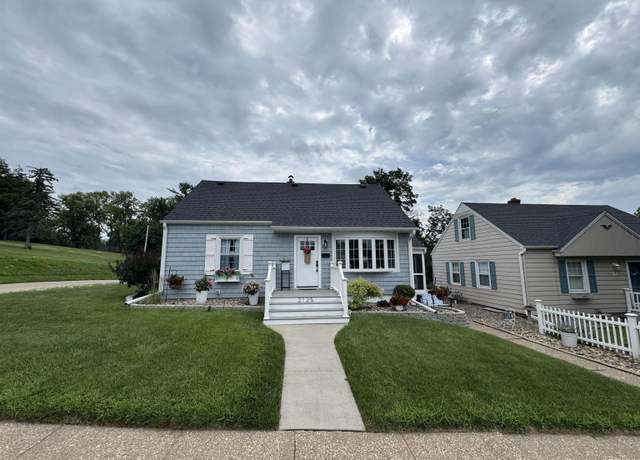 Property at 3125 Pershing Blvd, Clinton, IA 52732, 4 beds, 1.5 baths