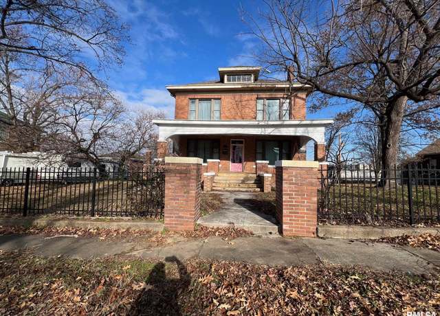 Property at 307 E Oak St, West Frankfort, IL 62896, 4 beds, 2 baths