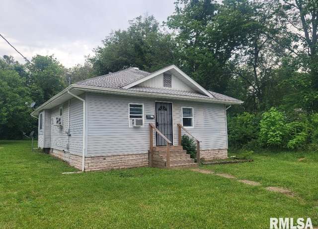 Property at 301 N Stotlar St, Benton, IL 62812, 3 beds, 2 baths