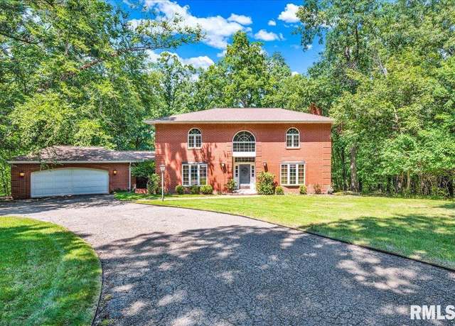 Property at 319 W Ravinwoods Rd, Peoria, IL 61615, 3 beds, 3.5 baths