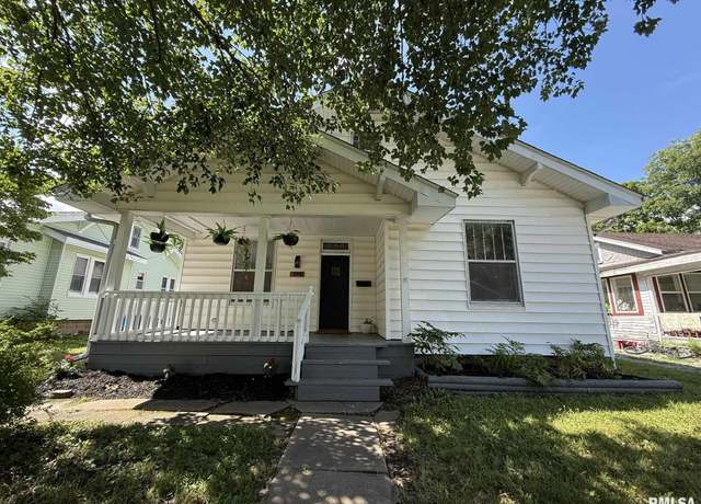 Property at 2111 Pine St, Murphysboro, IL 62966, 3 beds, 1 bath