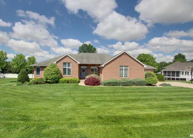 Property at 1060 S 48th St, Quincy, IL 62305, 4 beds, 3.5 baths