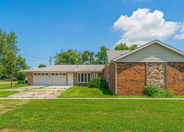 Property at 205 E Pine St, Broadwell, IL 62634, 4 beds, 2 baths