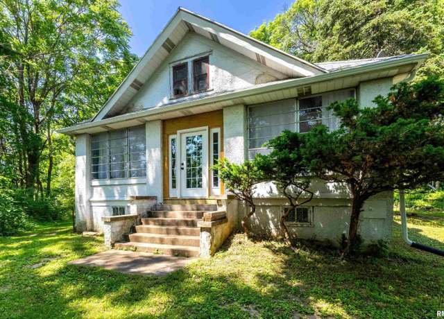 Property at 3123 Commodore St, Davenport, IA 52802, 2 beds, 2 baths