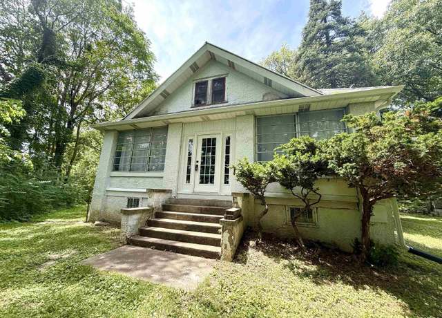 Property at 3123 Commodore St, Davenport, IA 52802, 2 beds, 2 baths