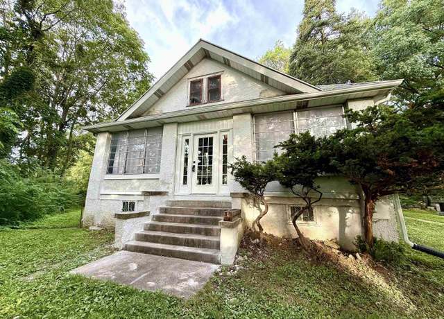 Property at 3123 Commodore St, Davenport, IA 52802, 2 beds, 2 baths