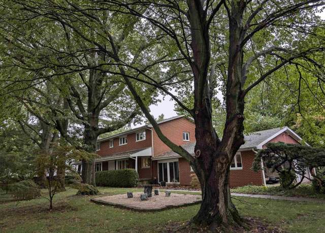 Property at 5611 Old Jacksonville Rd, Springfield, IL 62711, 5 beds, 4 baths