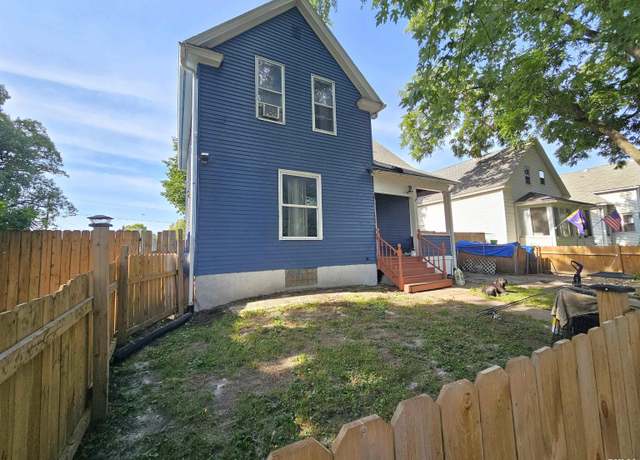 Property at 2614 Mckinley Ave, Davenport, IA 52802, 4 beds, 2 baths