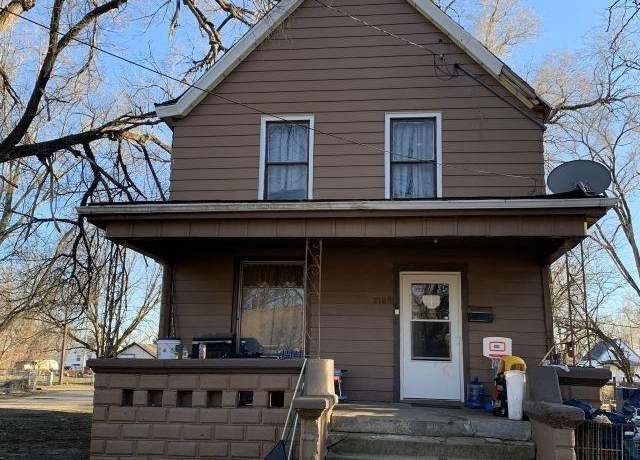 Property at 2706 W Hayes St, Peoria, IL 61605, 3 beds, 1 bath