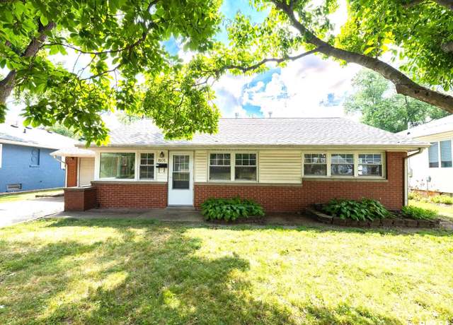 Property at 1505 N 9th St, Pekin, IL 61554, 3 beds, 1 bath