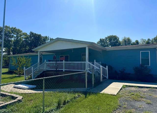 Property at 2210 E Cleveland St, West Frankfort, IL 62896, 4 beds, 2.5 baths