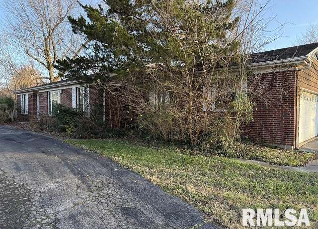 Property at 1500 E Stotlar St, Herrin, IL 62948, 3 beds, 2 baths