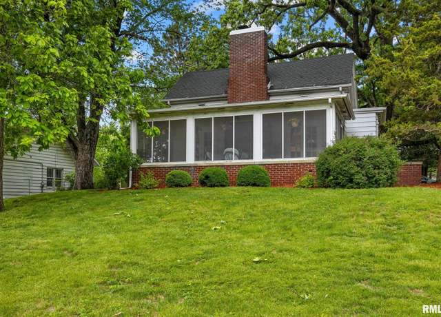 Property at 501 W Main St, Toulon, IL 61483, 3 beds, 1.5 baths