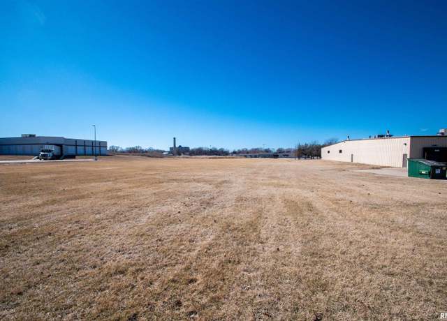 Property at 1815 Riverway Dr, Pekin, IL 61554
