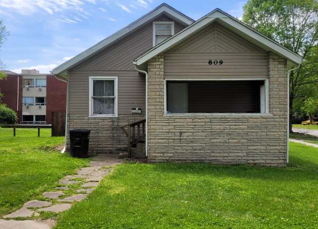 Property at 809 W College St, Carbondale, IL 62901, 3 beds, 1 bath