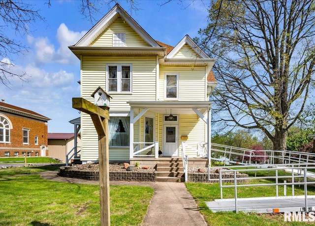 Property at 201 E Jefferson St, Washington, IL 61571, 3 beds, 2 baths