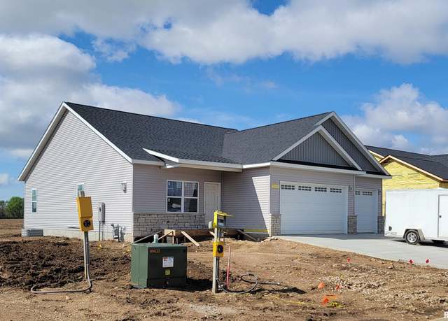 Property at 1312 Hillcrest Dr, Chillicothe, IL 61548, 4 beds, 3 baths