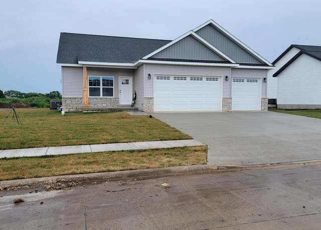 Property at 1312 Hillcrest Dr, Chillicothe, IL 61548, 4 beds, 3 baths