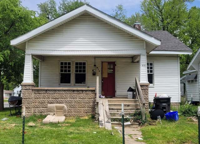 Property at 810 W College St, Carbondale, IL 62901, 3 beds, 1 bath