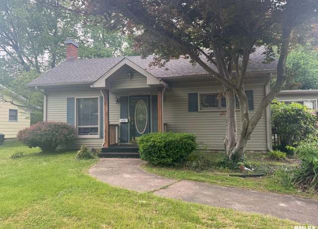 Property at 501 N Commercial St, Benton, IL 62812, 3 beds, 2 baths