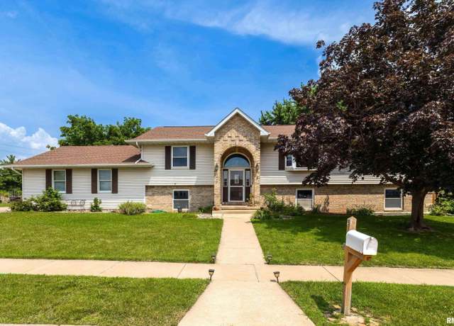 Property at 5247 Brentwood Dr, Bettendorf, IA 52722, 4 beds, 2 baths