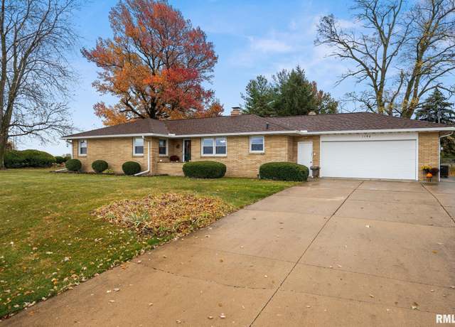 Property at 1154 W Cruger Rd, Washington, IL 61571, 3 beds, 2 baths