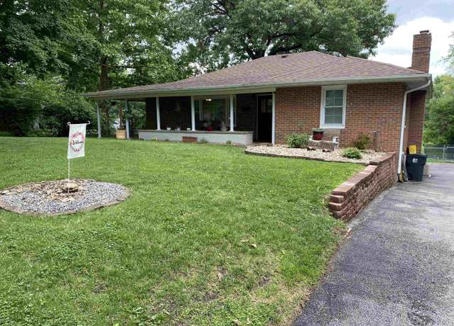 Property at 490 W Pine St, Canton, IL 61520, 3 beds, 2 baths