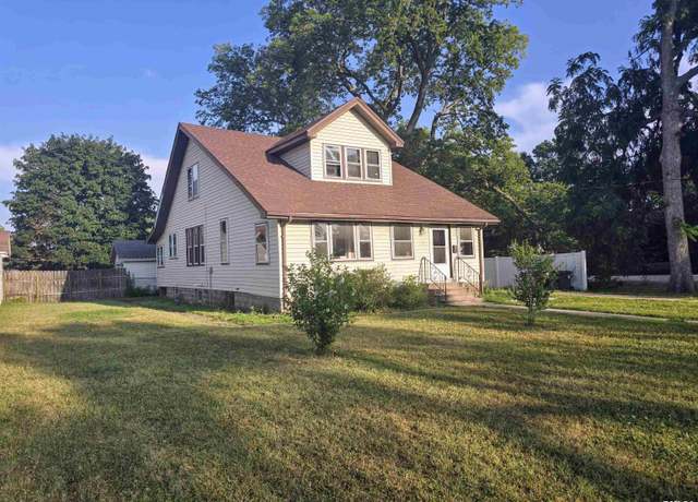 Property at 1113 S 5th St, Pekin, IL 61554, 4 beds, 1.5 baths