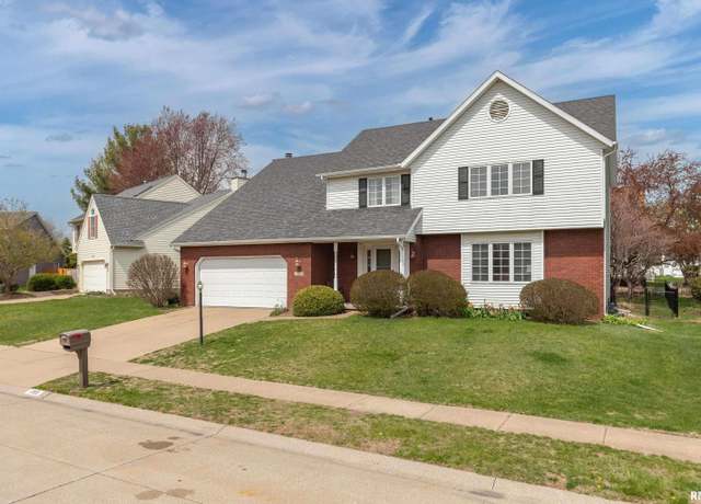 Property at 1722 Cindy Ct, Bettendorf, IA 52722-1800, 5 beds, 3.5 baths