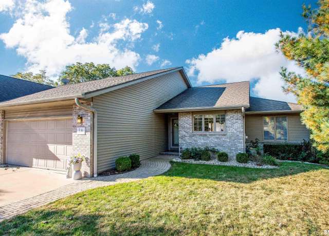 Property at 7 Country Club Ct, Pekin, IL 61554, 4 beds, 3 baths