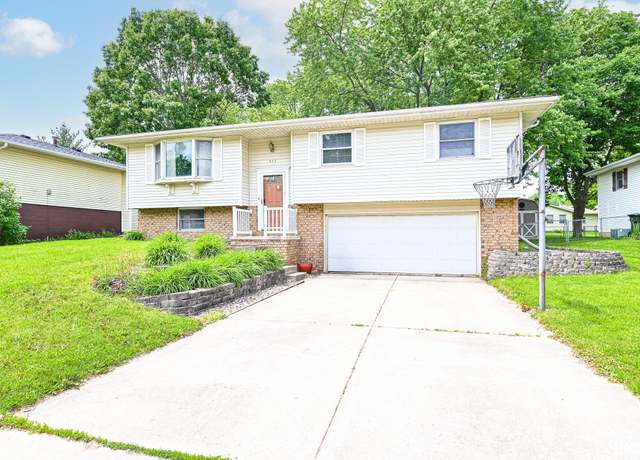 Property at 311 Juniper Ln, East Peoria, IL 61611, 3 beds, 1.5 baths
