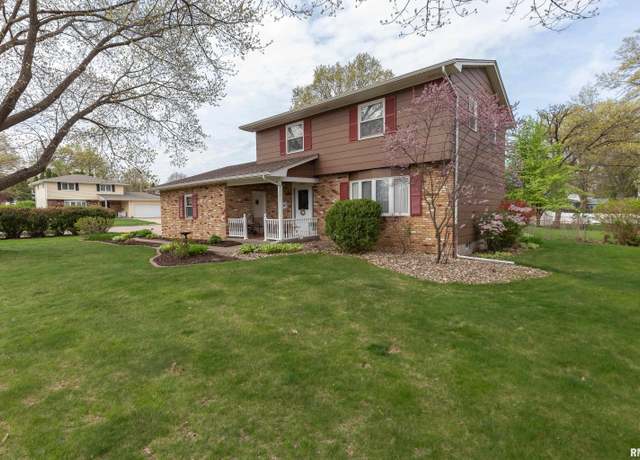 Property at 2828 Jersey Ridge Rd, Davenport, IA 52803, 3 beds, 2.5 baths