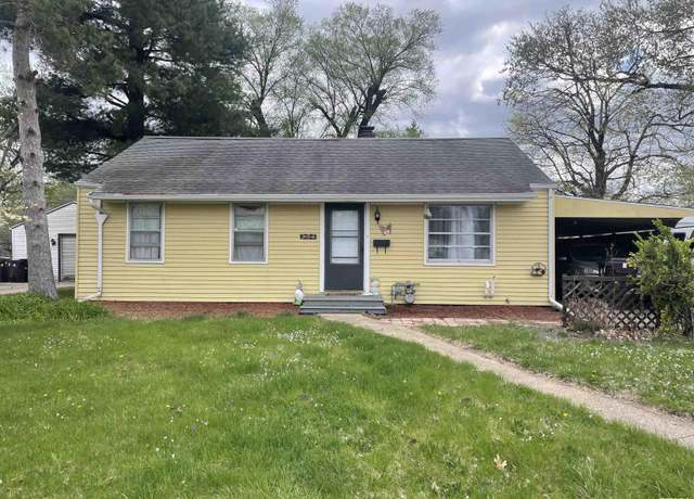 Property at 2104 W Arrowhead Ln, Peoria, IL 61604, 2 beds, 1 bath