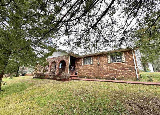 Property at 1807 E Saint Louis St, West Frankfort, IL 62896, 3 beds, 2 baths