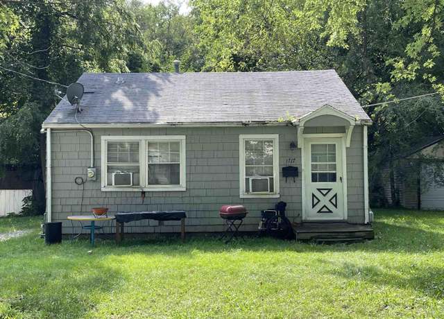 Property at 1717 N Valley Ave, Peoria, IL 61604, 2 beds, 1 bath