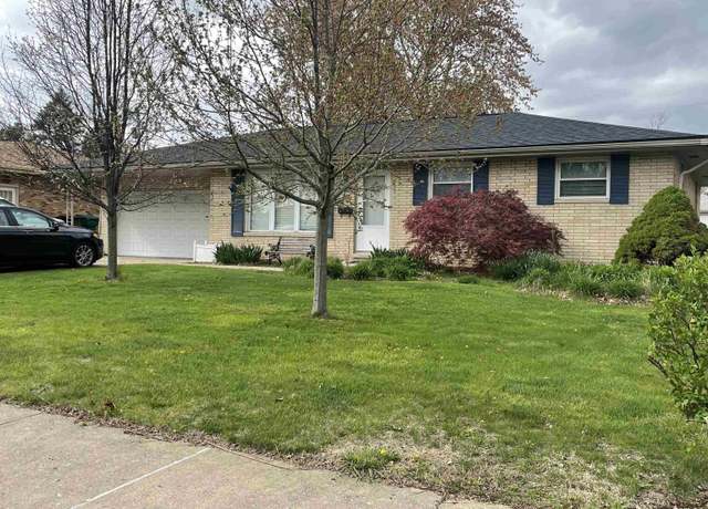 Property at 2407 W Overhill Rd, Peoria, IL 61615, 3 beds, 1 bath