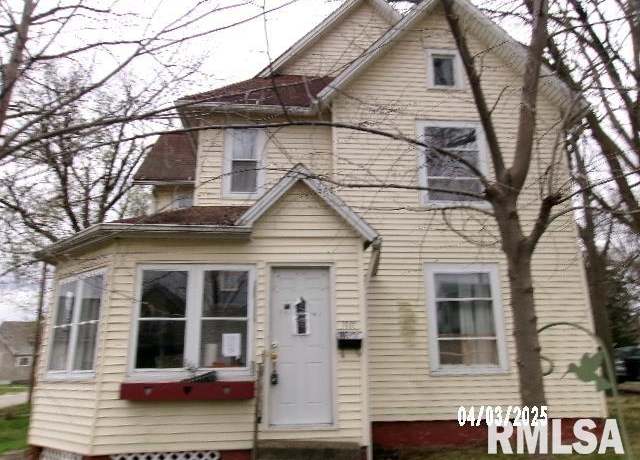 Property at 896 E Chestnut St, Canton, IL 61520, 3 beds, 2 baths