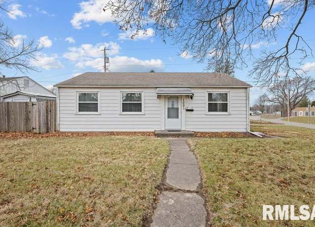 Property at 1001 41st St, Moline, IL 61265, 3 beds, 1 bath