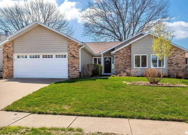 Property at 2535 Chesterfield Dr, Bettendorf, IA 52722, 3 beds, 2.5 baths