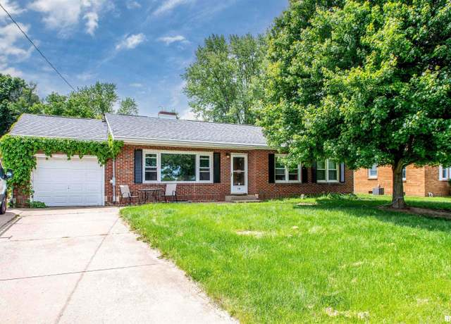Property at 116 Sunset Ln, Germantown Hills, IL 61548, 3 beds, 1.5 baths