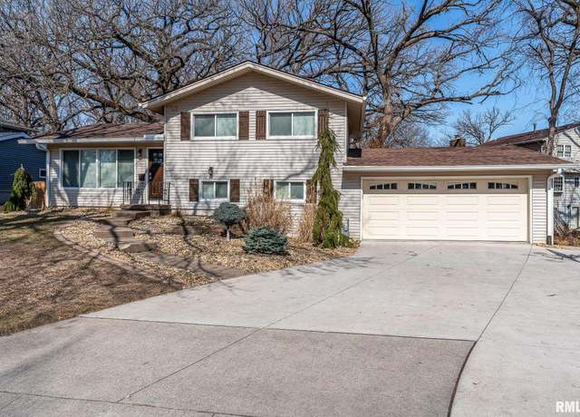 Property at 2004 Lincoln Rd, Bettendorf, IA 52722, 3 beds, 2 baths