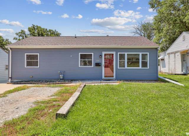 Property at 3133 W 1st St, Davenport, IA 52804, 2 beds, 1 bath