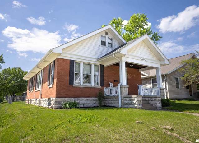 Property at 744 S 15th St, Quincy, IL 62301, 5 beds, 2.5 baths
