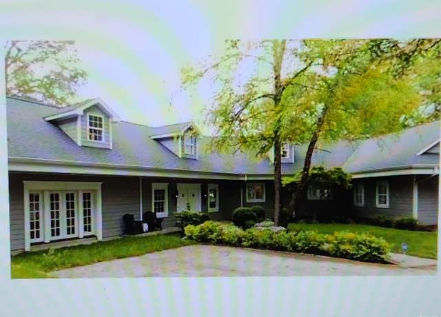 Property at 26 Island Bay Ln, Springfield, IL 62712, 4 beds, 3.5 baths