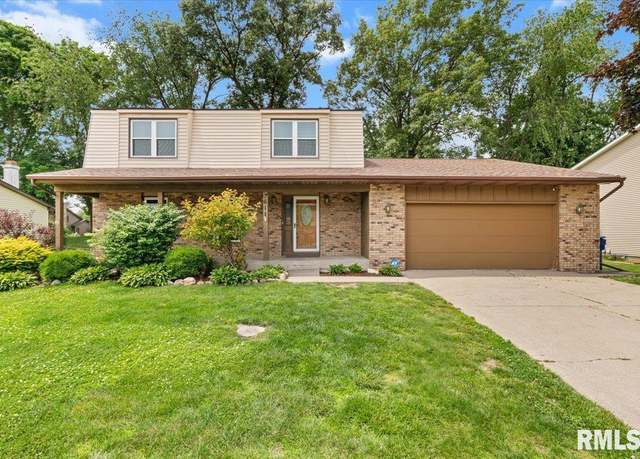 Property at 3611 75th St, Moline, IL 61265-8018, 4 beds, 2.5 baths