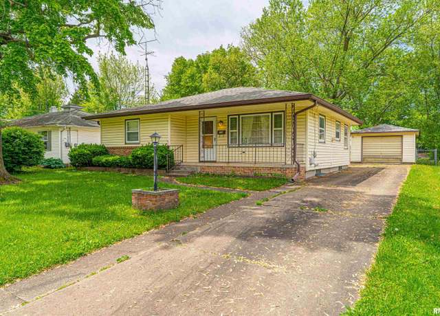 Property at 209 Palmer Ave, Lincoln, IL 62656, 2 beds, 1 bath
