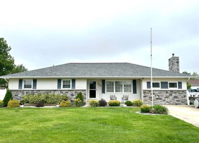 Property at 118 W 5th St, Hoffman, IL 62250, 3 beds, 2 baths