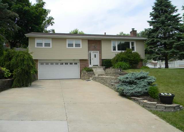 Property at 3522 N 2nd St, Clinton, IA 52732, 3 beds, 2 baths