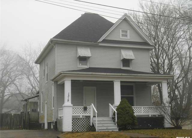Property at 1319 Warren St, Davenport, IA 52804, 3 beds, 1 bath